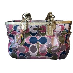 COACH LIKE NEW GALLERY SCARF PRINT TOTE WITH BAG CHARM